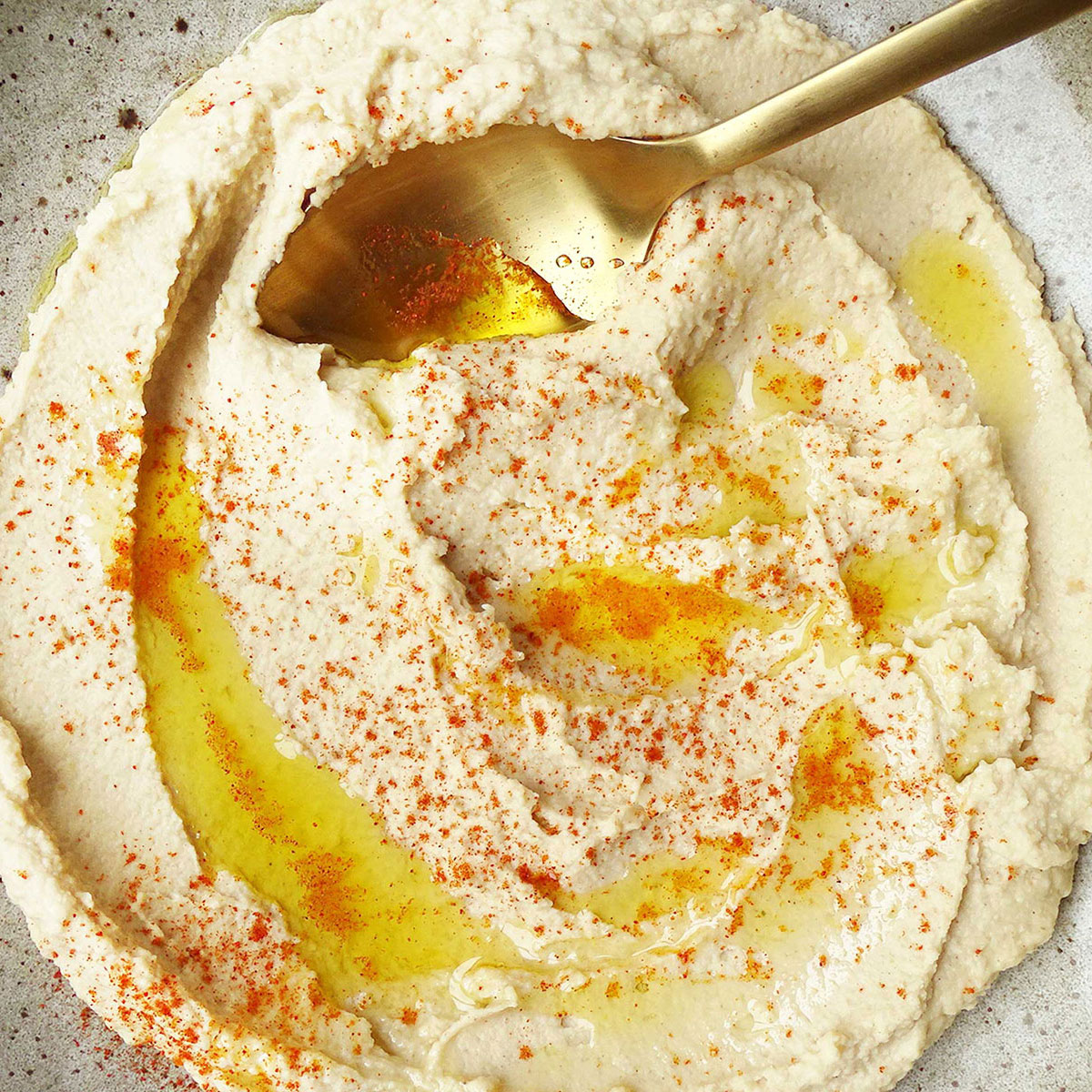 Smoothest Simple and Healthy Hummus