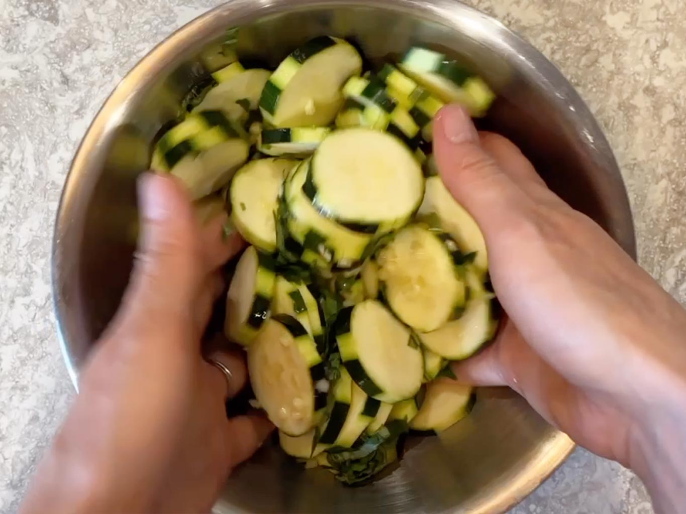 Seasoning courgette coins